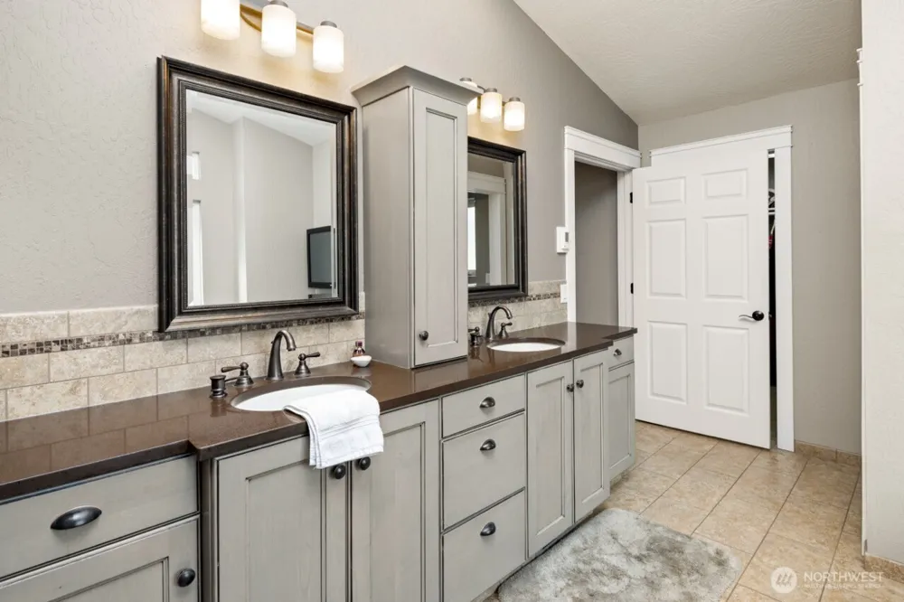 109 Bond Drive Castle Rock, WA 98611