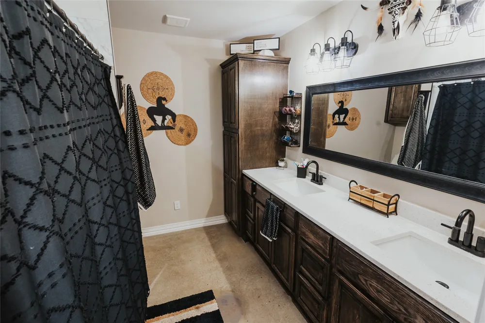 254 Hcr 1450 Covington, TX 76636