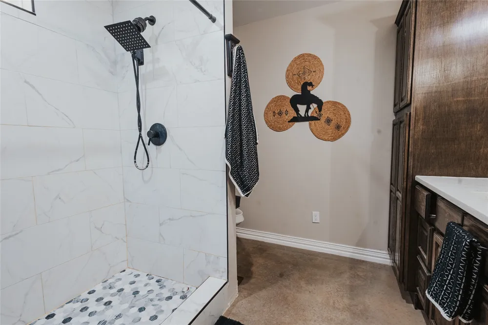 254 Hcr 1450 Covington, TX 76636