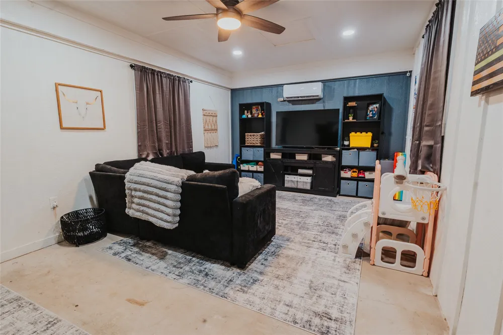 254 Hcr 1450 Covington, TX 76636