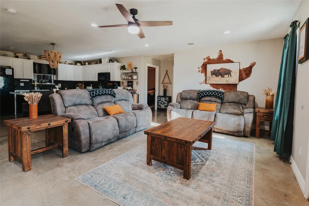 254 Hcr 1450 Covington, TX 76636