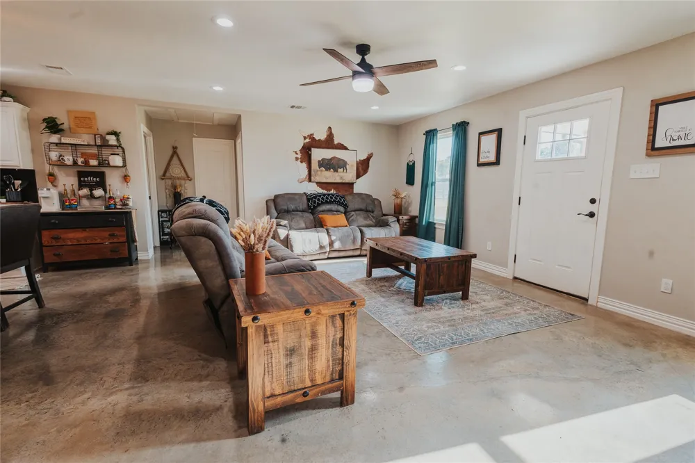 254 Hcr 1450 Covington, TX 76636