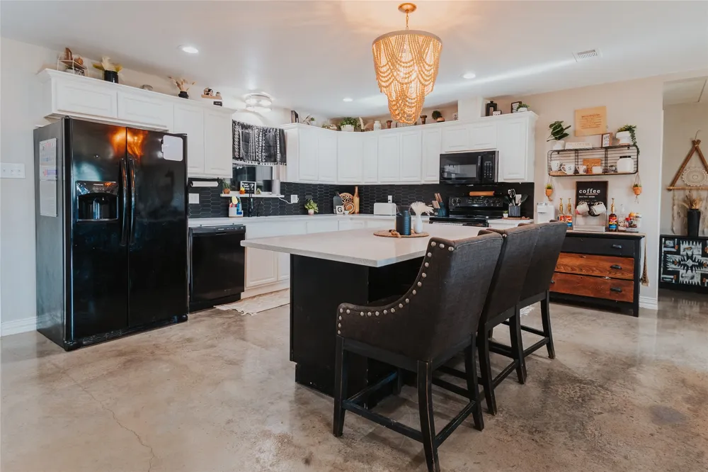 254 Hcr 1450 Covington, TX 76636