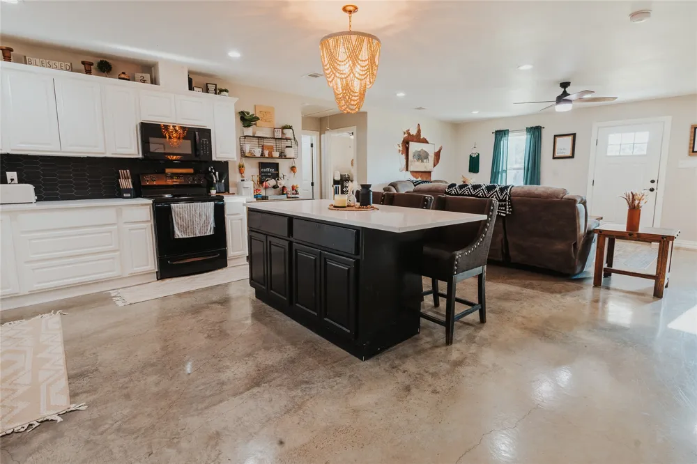 254 Hcr 1450 Covington, TX 76636