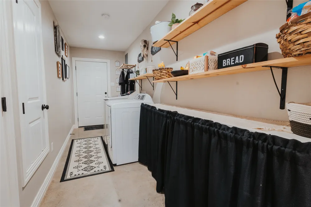 254 Hcr 1450 Covington, TX 76636