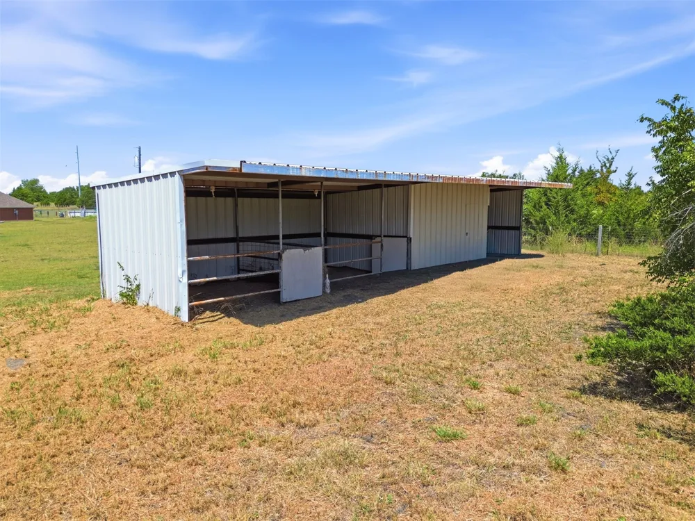 5642 County Road 597 Farmersville, TX 75442