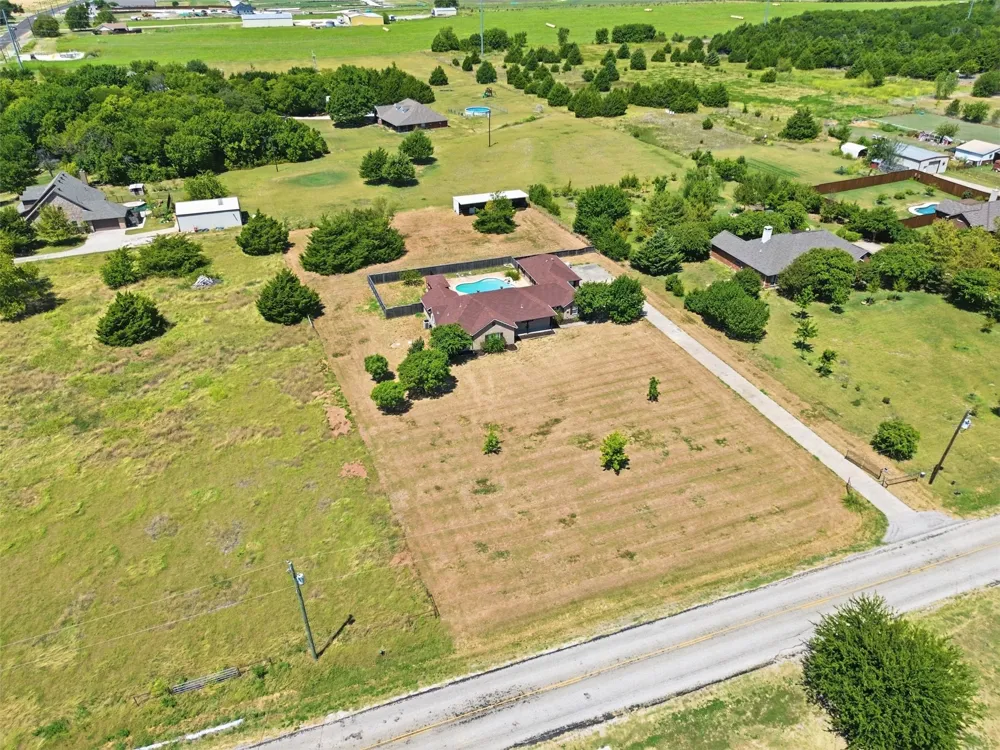 5642 County Road 597 Farmersville, TX 75442