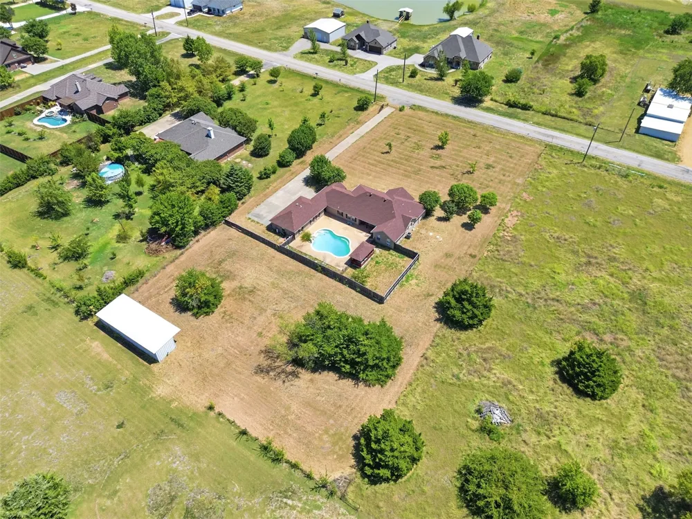5642 County Road 597 Farmersville, TX 75442