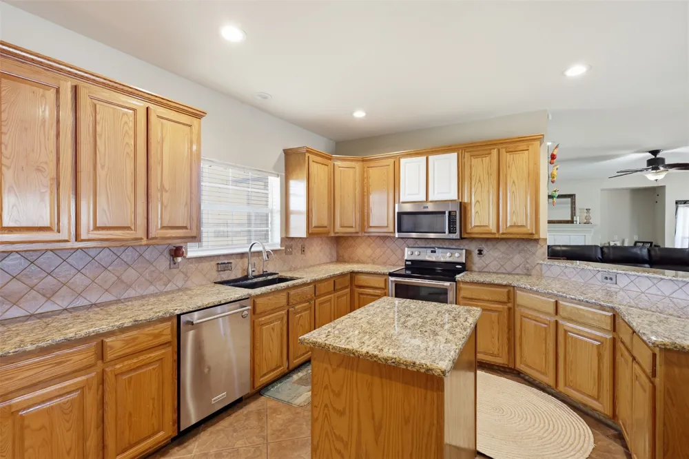 5642 County Road 597 Farmersville, TX 75442