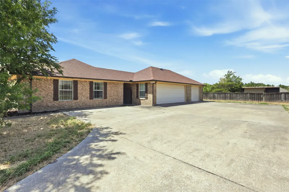 5642 County Road 597 Farmersville, TX 75442