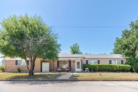 301 W 7th Street