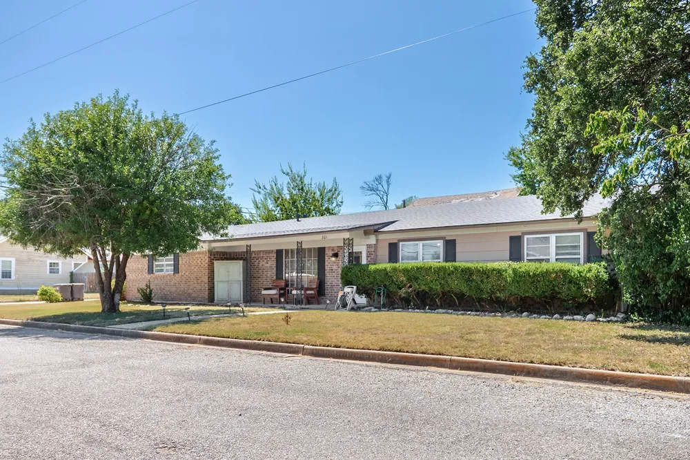 301 W 7th Street Brady, TX 76825