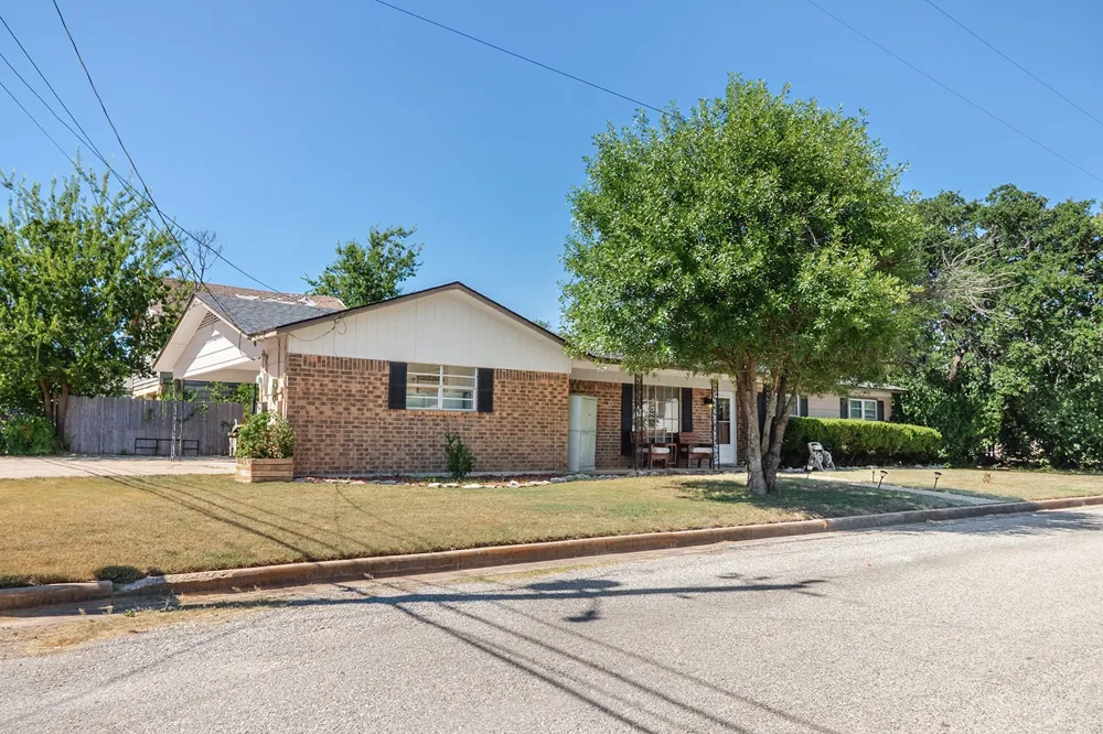 301 W 7th Street Brady, TX 76825