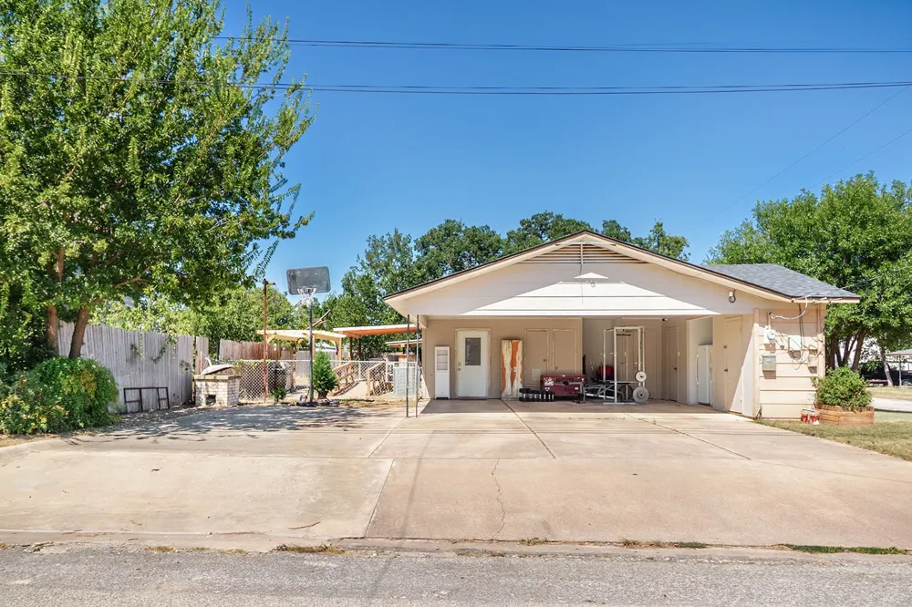 301 W 7th Street Brady, TX 76825