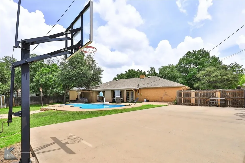 718 Green Valley Drive Abilene, TX 79601