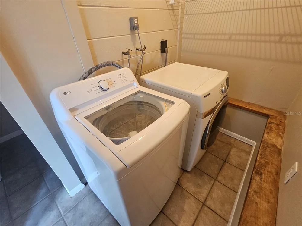 8068 23RD AVENUE St Petersburg, FL 33710
