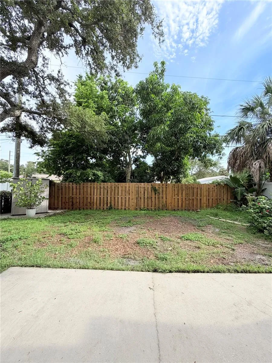 8068 23RD AVENUE St Petersburg, FL 33710