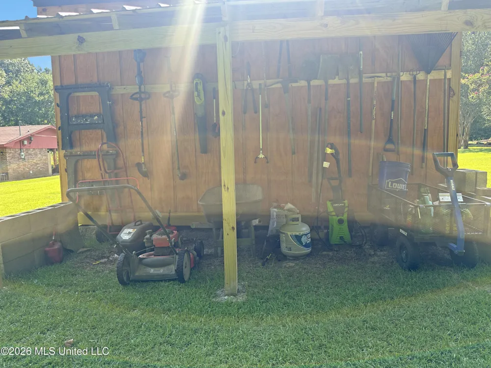 16850 E John C Stennis Drive Louisville, MS 39339