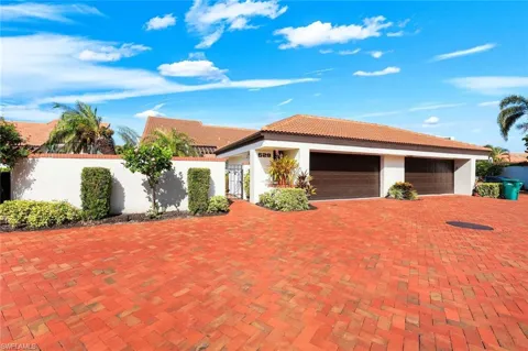 529 Bay Villas Lane #105
