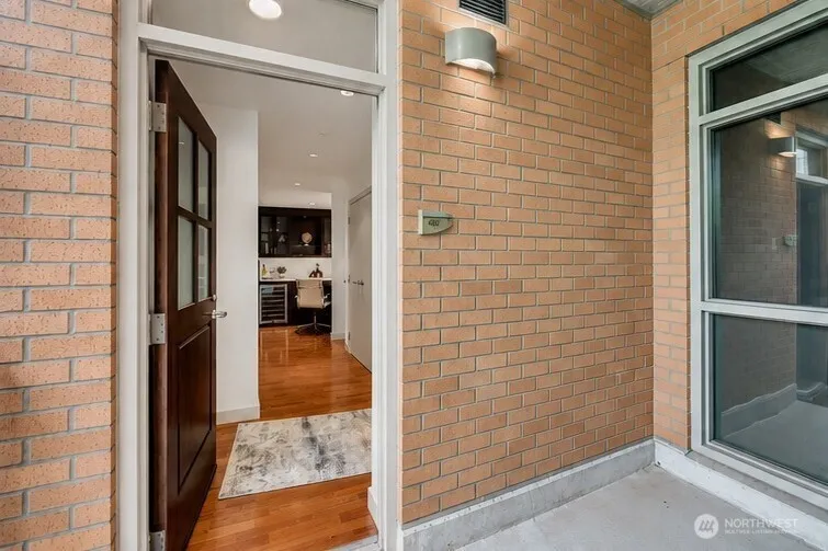 10610 NE 9th Place #400 Bellevue, WA 98004
