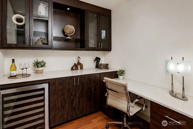 10610 NE 9th Place #400 Bellevue, WA 98004