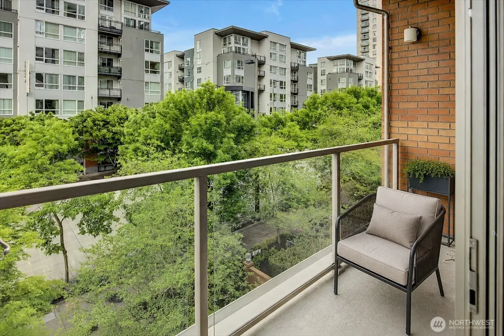 10610 NE 9th Place #400 Bellevue, WA 98004