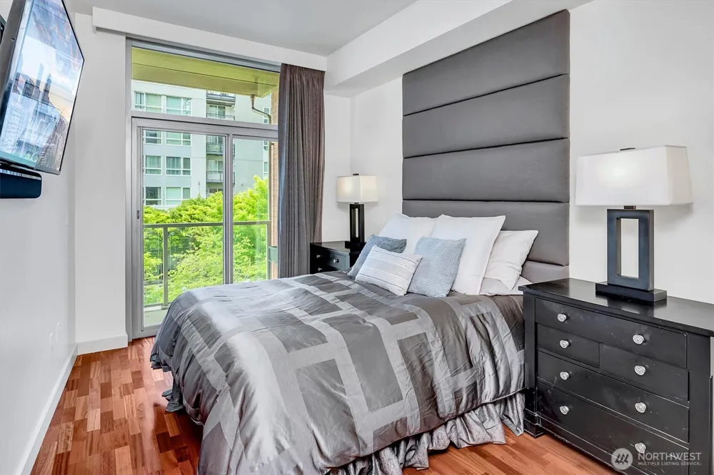 10610 NE 9th Place #400 Bellevue, WA 98004