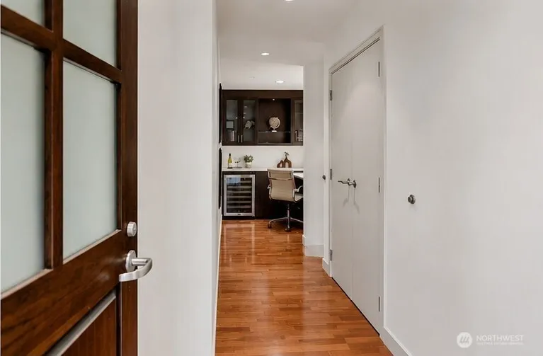 10610 NE 9th Place #400 Bellevue, WA 98004