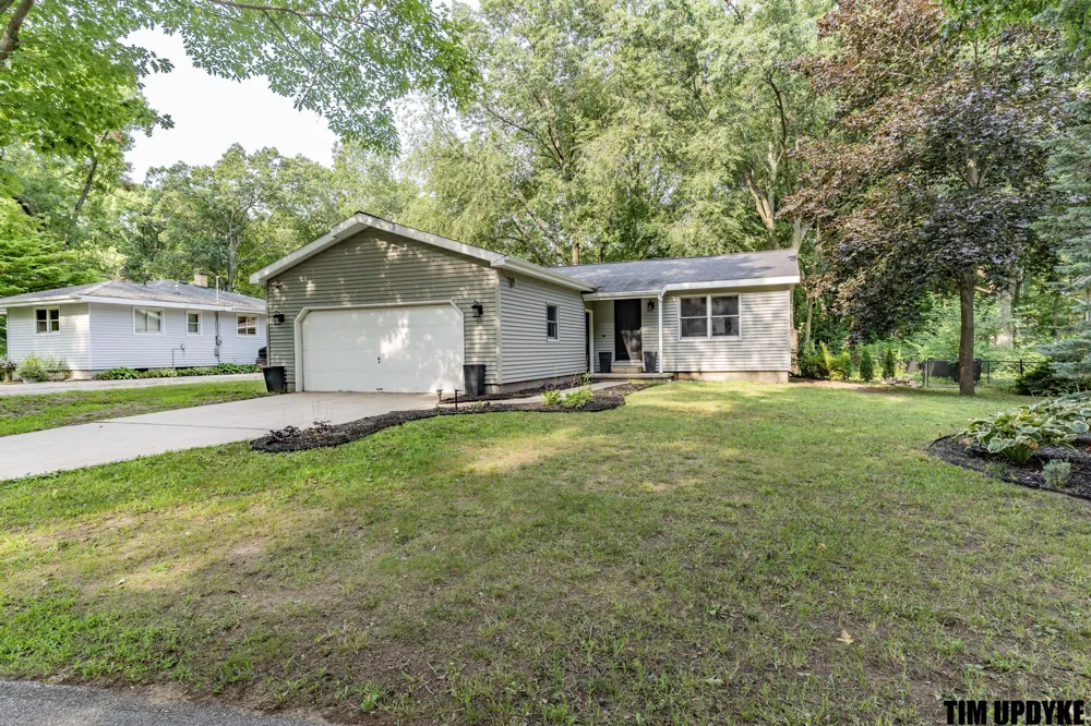 16661 152nd Avenue Spring Lake, MI 49456