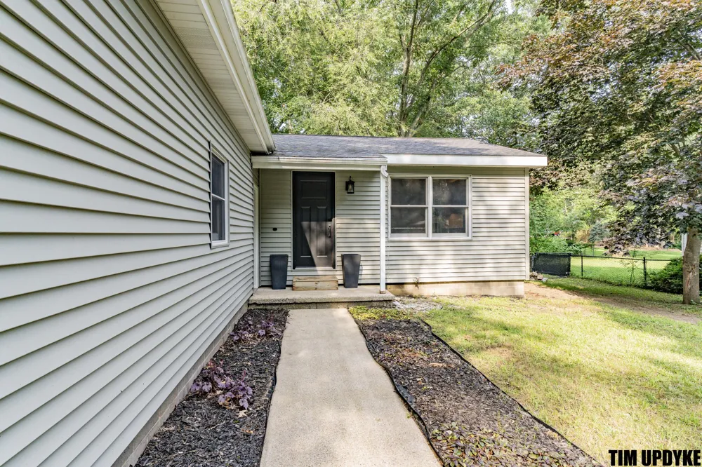 16661 152nd Avenue Spring Lake, MI 49456