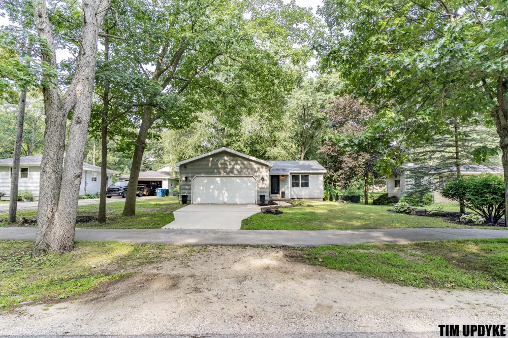 16661 152nd Avenue Spring Lake, MI 49456