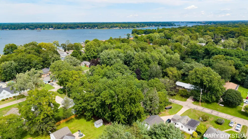 1718 Summit Street Holland, MI 49423