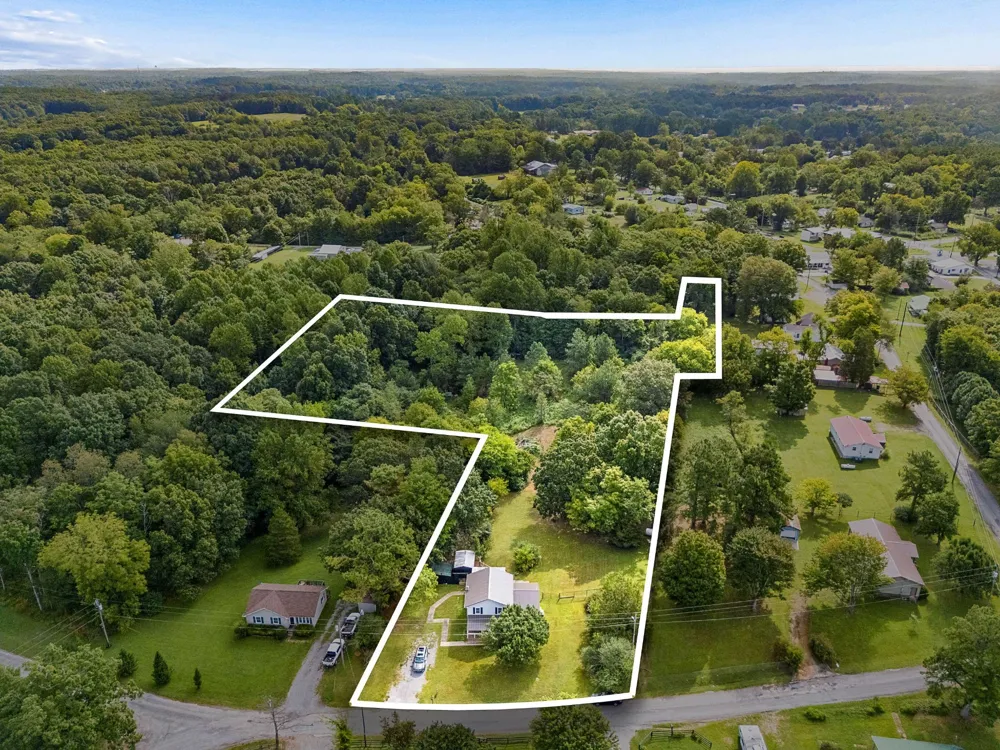 9900 Ed Lyell Rd Lyles, TN 37098