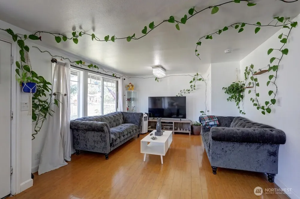 1010 D STREET SE Auburn, WA 98002