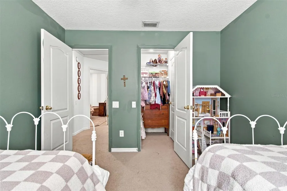 17708 LONG RIDGE ROAD Tampa, FL 33647