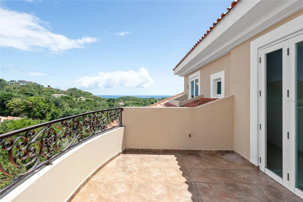 44 COCOLOBA STREET #44 Humacao, PR 00791