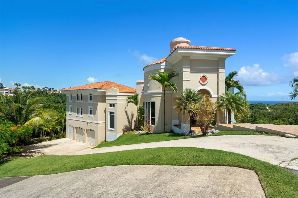 44 COCOLOBA STREET #44 Humacao, PR 00791