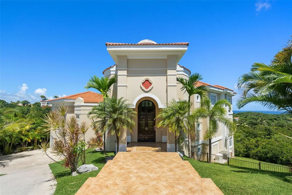 44 COCOLOBA STREET #44 Humacao, PR 00791