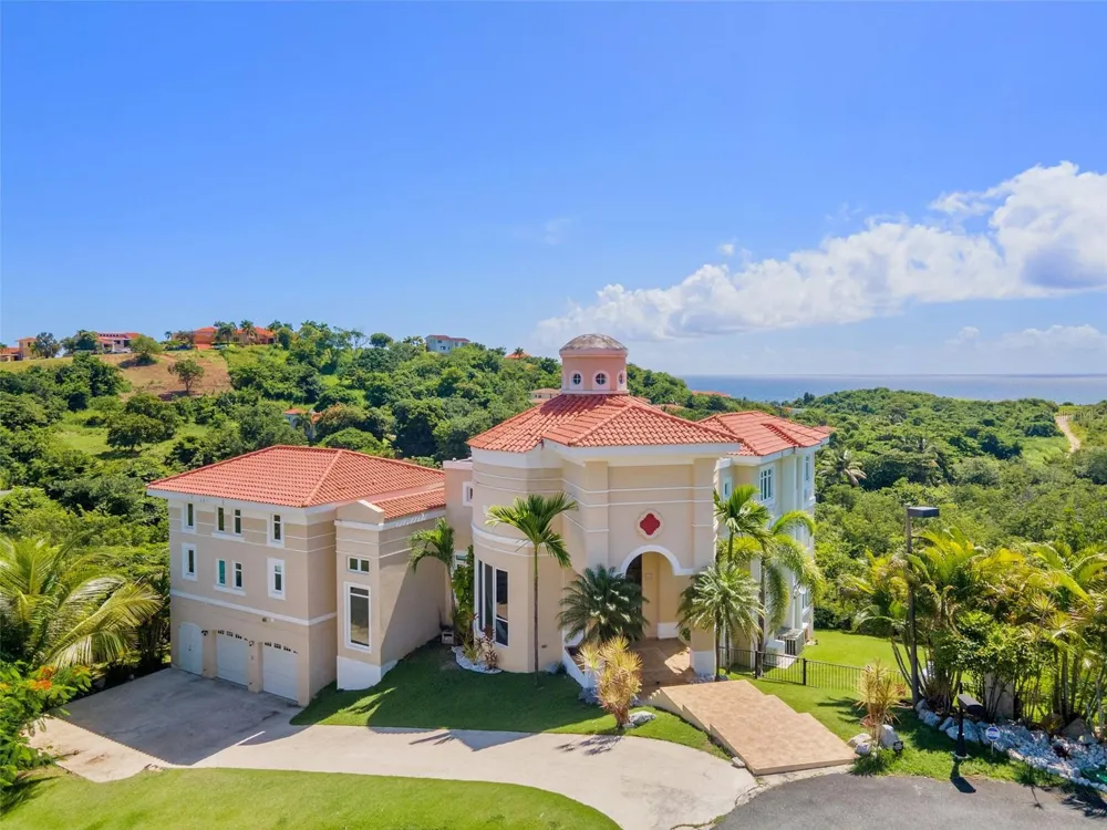 44 COCOLOBA STREET #44 Humacao, PR 00791