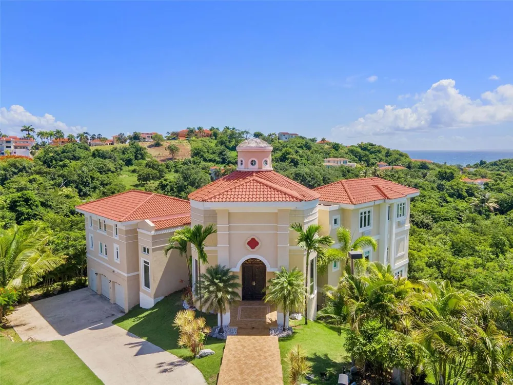44 COCOLOBA STREET #44 Humacao, PR 00791