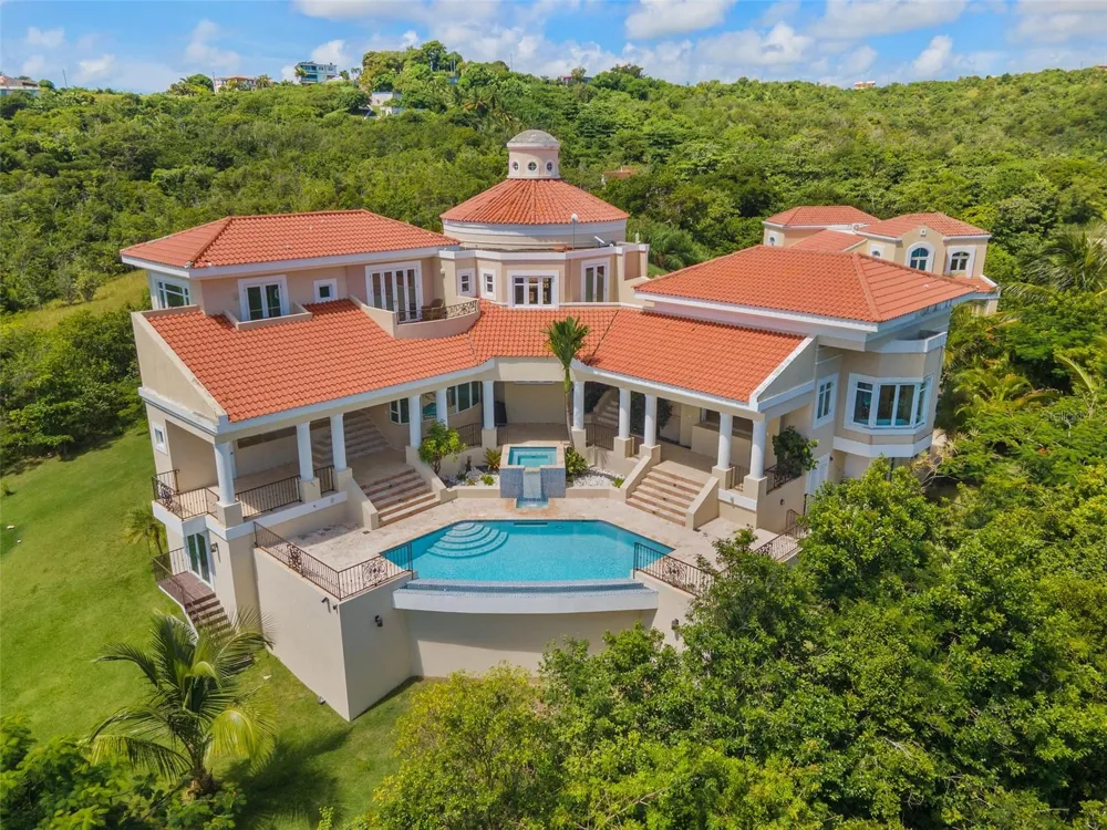44 COCOLOBA STREET #44 Humacao, PR 00791