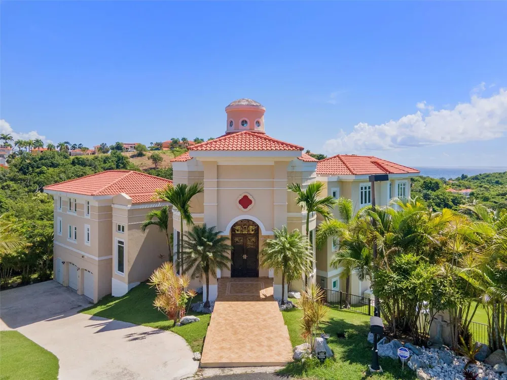 44 COCOLOBA STREET #44 Humacao, PR 00791