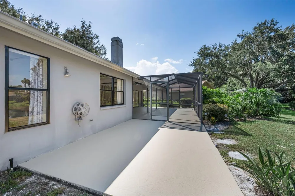 802 CENTERWOOD DRIVE Tarpon Springs, FL 34688