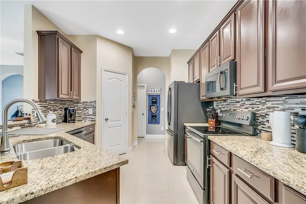 909 SUMMIT ASH COURT Deland, FL 32724