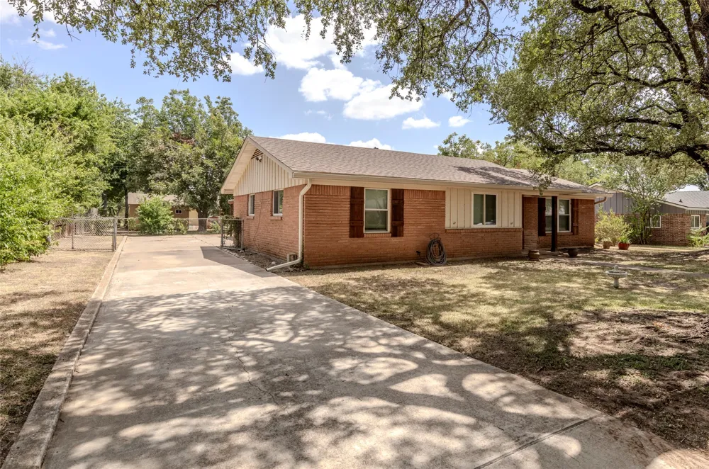 206 Randy Drive Woodway, TX 76712
