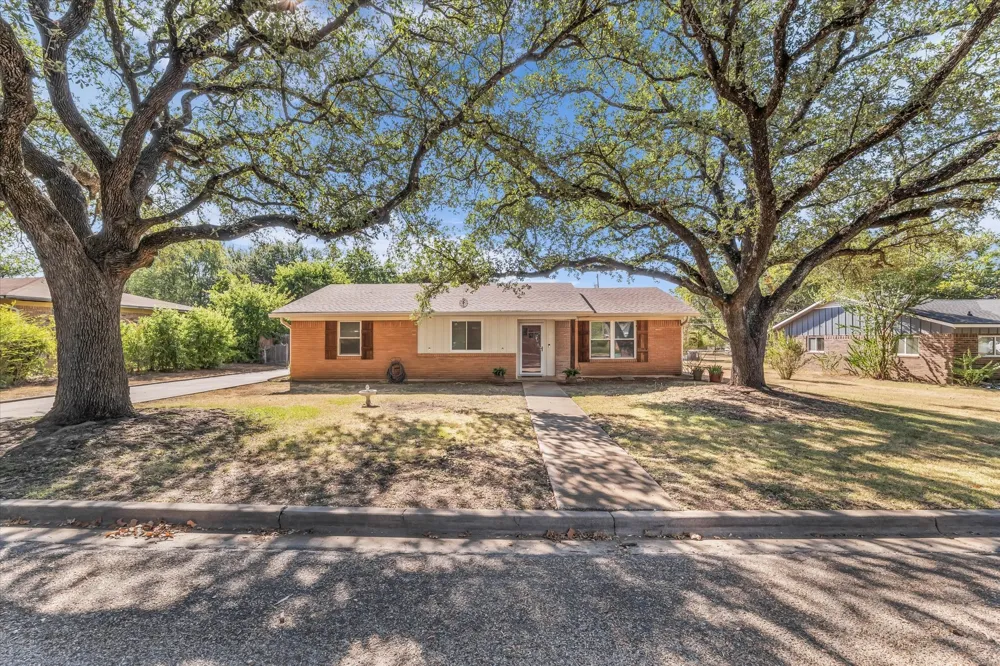 206 Randy Drive Woodway, TX 76712