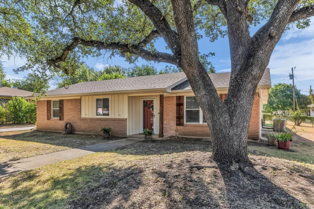 206 Randy Drive Woodway, TX 76712