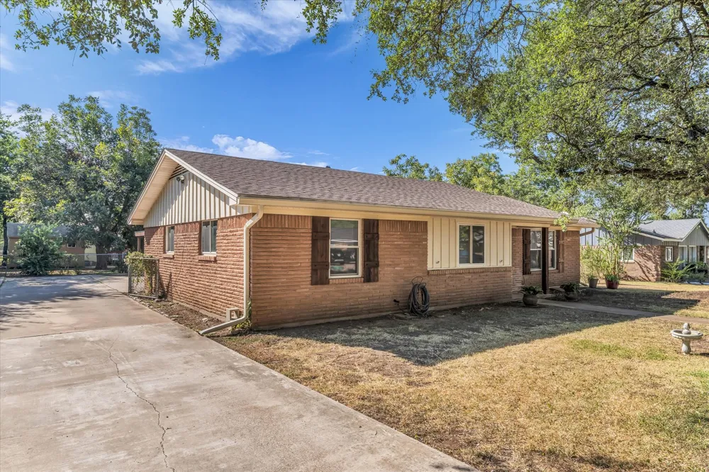 206 Randy Drive Woodway, TX 76712