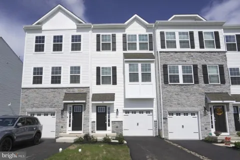 148 BELL CT