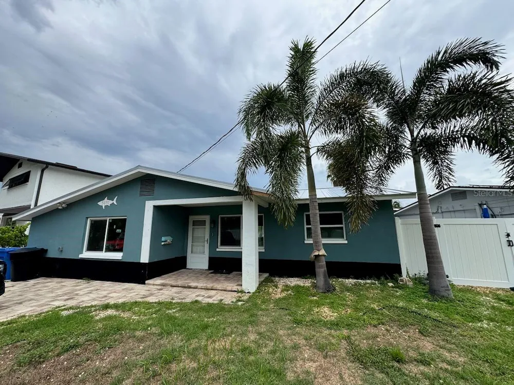 5451 BAYOU GRANDE BOULEVARD NE St Petersburg, FL 33703